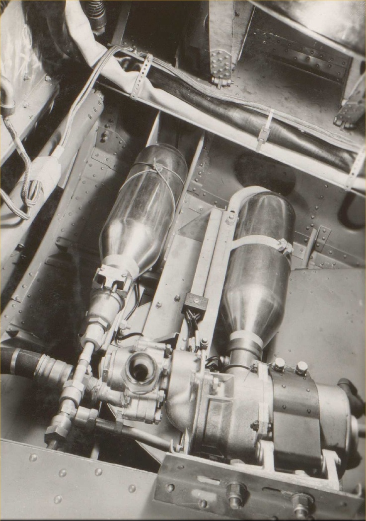 ST682 View inside stbd inner engine nacelle showing extinguishers.jpg