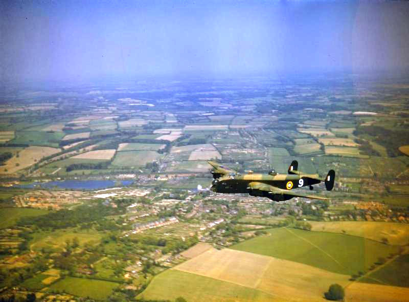 A_Handley_Page_Halifax_I_manufacturers_experimental_in_flight_over_Kings_Langley,_Hertfordshire.jpg